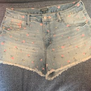 Cute jean shorts